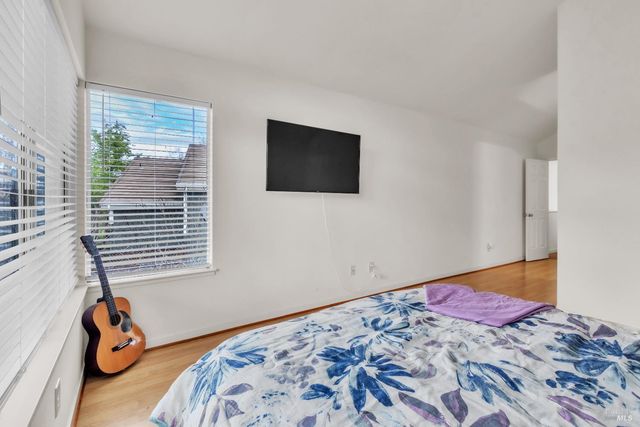 16 Arrowhead Ct, Petaluma, CA 94954