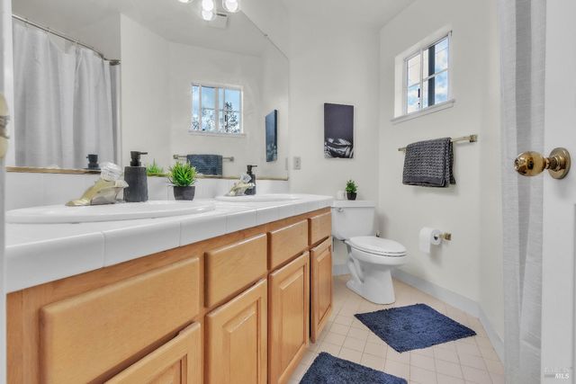 16 Arrowhead Ct, Petaluma, CA 94954