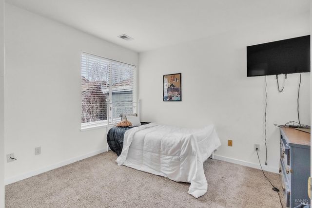 16 Arrowhead Ct, Petaluma, CA 94954