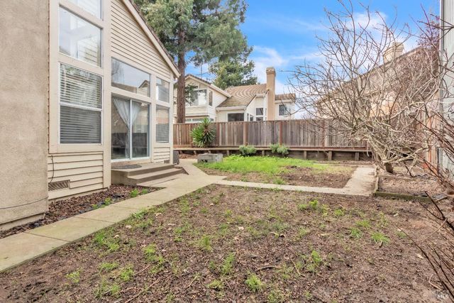 16 Arrowhead Ct, Petaluma, CA 94954