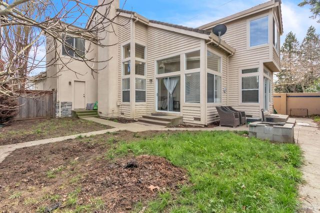 16 Arrowhead Ct, Petaluma, CA 94954