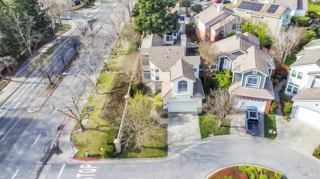 16 Arrowhead Ct, Petaluma, CA 94954