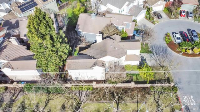 16 Arrowhead Ct, Petaluma, CA 94954