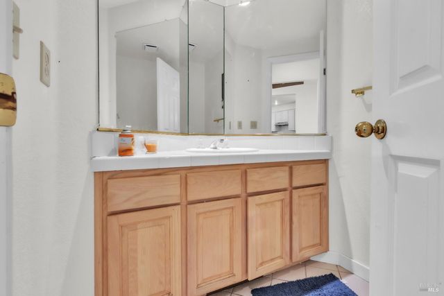 16 Arrowhead Ct, Petaluma, CA 94954