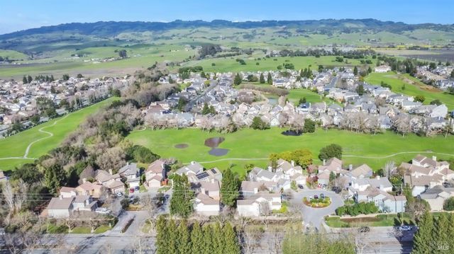 16 Arrowhead Ct, Petaluma, CA 94954