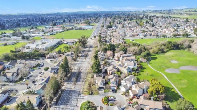 16 Arrowhead Ct, Petaluma, CA 94954