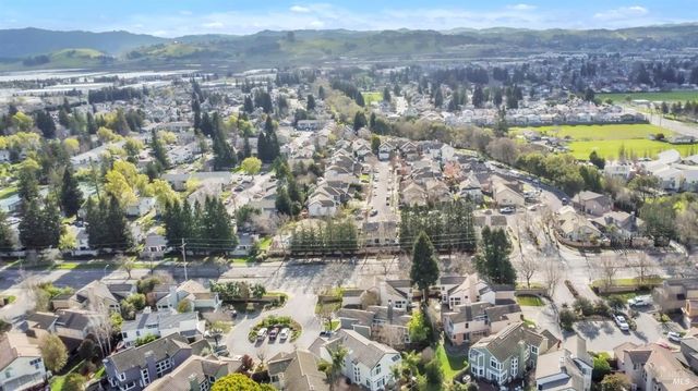 16 Arrowhead Ct, Petaluma, CA 94954