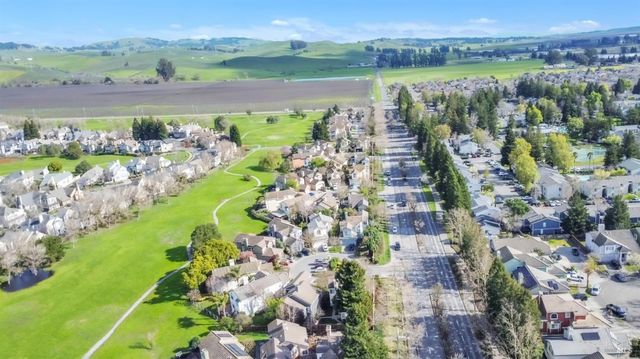 16 Arrowhead Ct, Petaluma, CA 94954