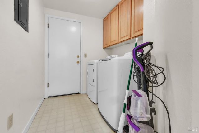 16 Arrowhead Ct, Petaluma, CA 94954