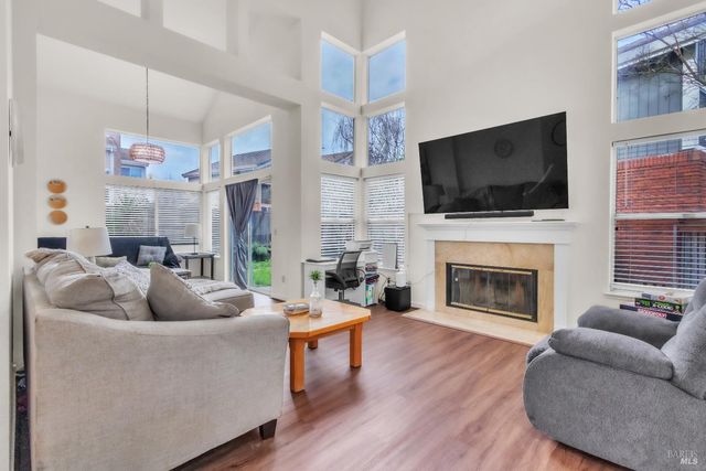 16 Arrowhead Ct, Petaluma, CA 94954