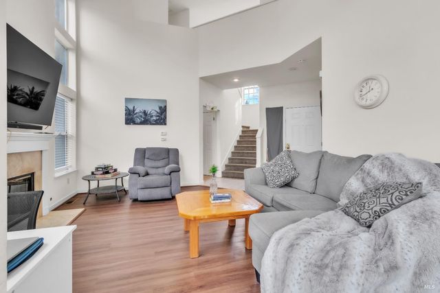 16 Arrowhead Ct, Petaluma, CA 94954