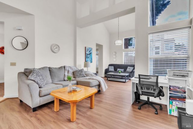 16 Arrowhead Ct, Petaluma, CA 94954