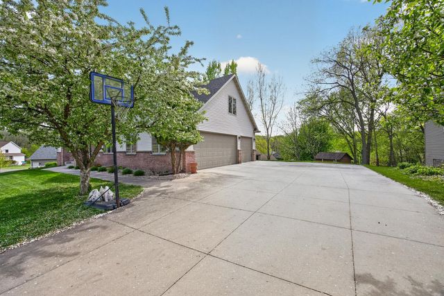 2719 Rocky Creek Lane NE, Rochester, MN 55906