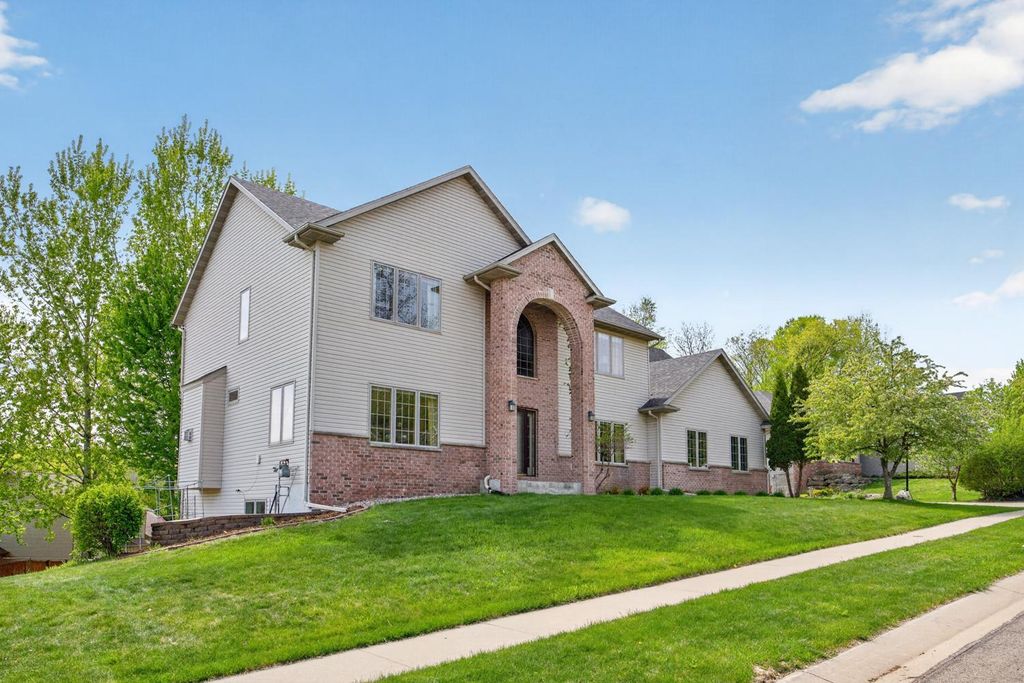 2719 Rocky Creek Lane NE, Rochester, MN 55906