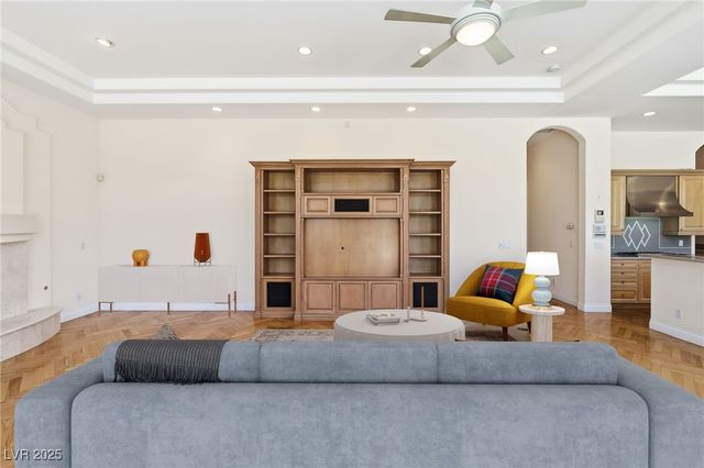 2017 Eagle Trace Way, Las Vegas, NV 89117