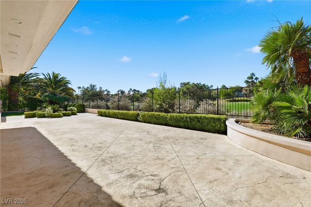 2017 Eagle Trace Way, Las Vegas, NV 89117