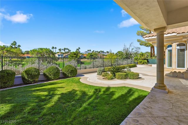 2017 Eagle Trace Way, Las Vegas, NV 89117