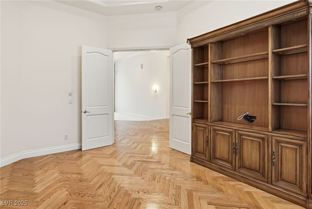 2017 Eagle Trace Way, Las Vegas, NV 89117