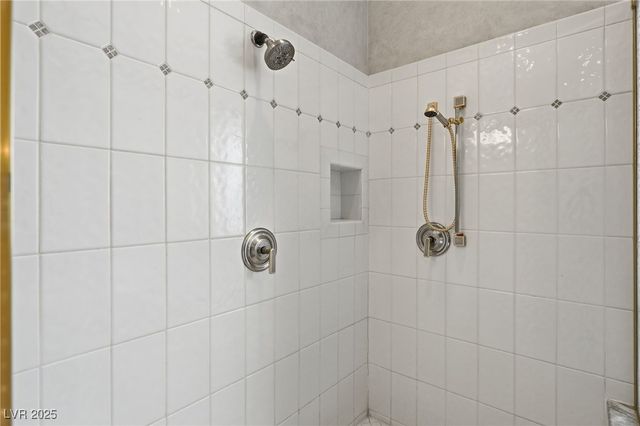 2017 Eagle Trace Way, Las Vegas, NV 89117