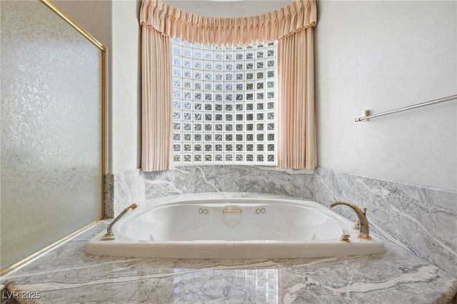 2017 Eagle Trace Way, Las Vegas, NV 89117