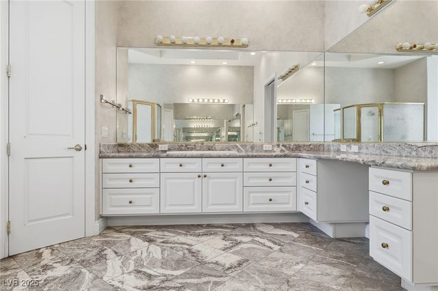 2017 Eagle Trace Way, Las Vegas, NV 89117