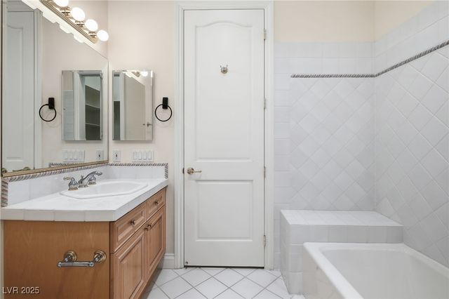 2017 Eagle Trace Way, Las Vegas, NV 89117