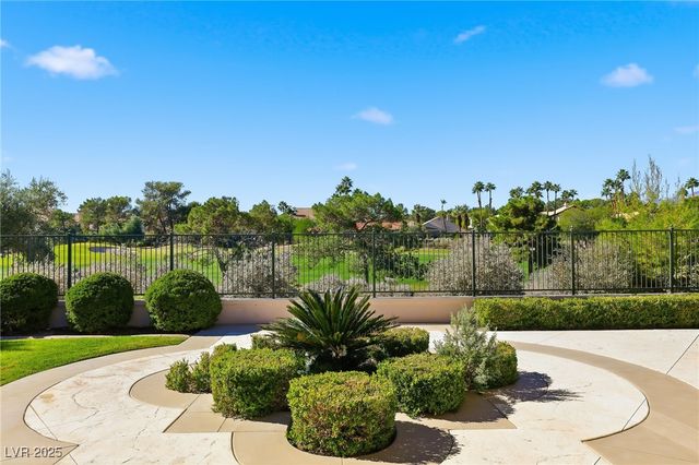 2017 Eagle Trace Way, Las Vegas, NV 89117