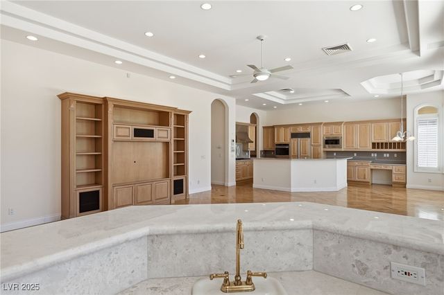 2017 Eagle Trace Way, Las Vegas, NV 89117