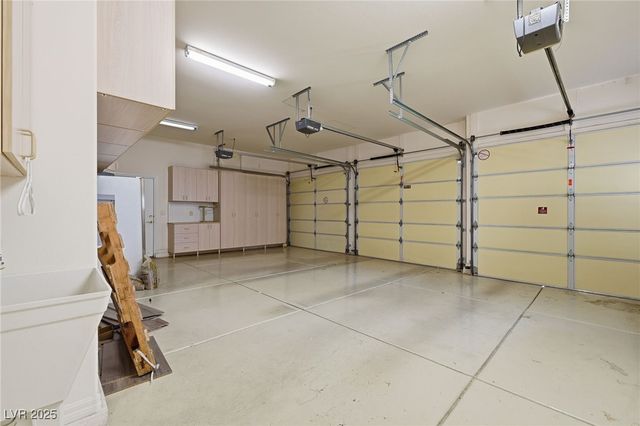 2017 Eagle Trace Way, Las Vegas, NV 89117