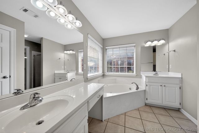 1907 W Rockport Place, Broken Arrow, OK 74012