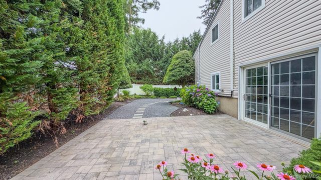 16 Brookside Drive, Huntington, NY 11743