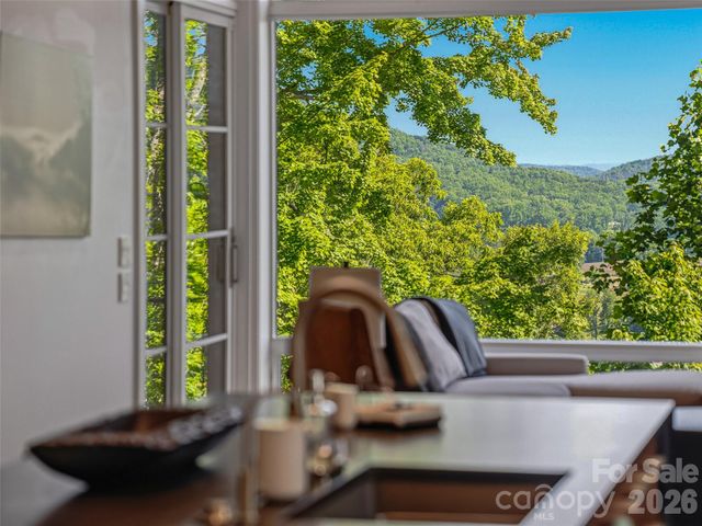 1121 Timberbluff Way, Arden, NC 28704