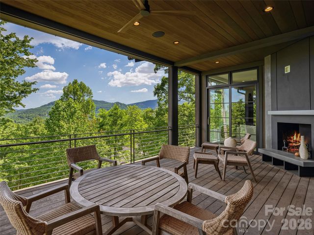 1121 Timberbluff Way, Arden, NC 28704