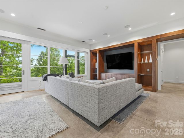1121 Timberbluff Way, Arden, NC 28704