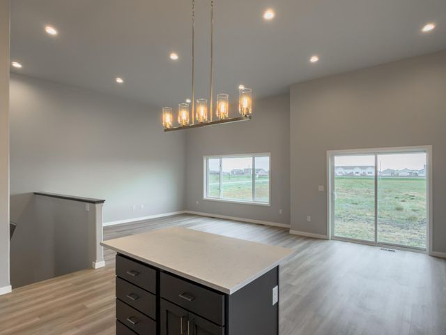 3240 36th Avenue S, Moorhead, MN 56560