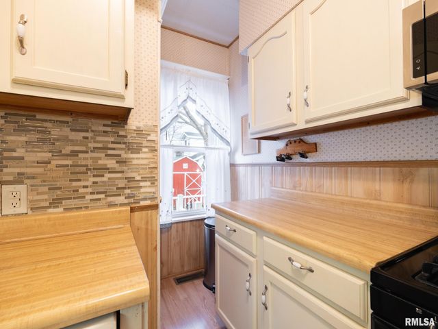 1219 SHERIDAN Road, Peoria, IL 61606