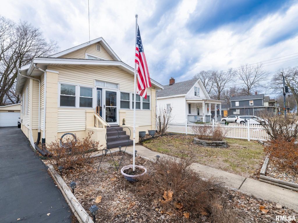 1219 SHERIDAN Road, Peoria, IL 61606