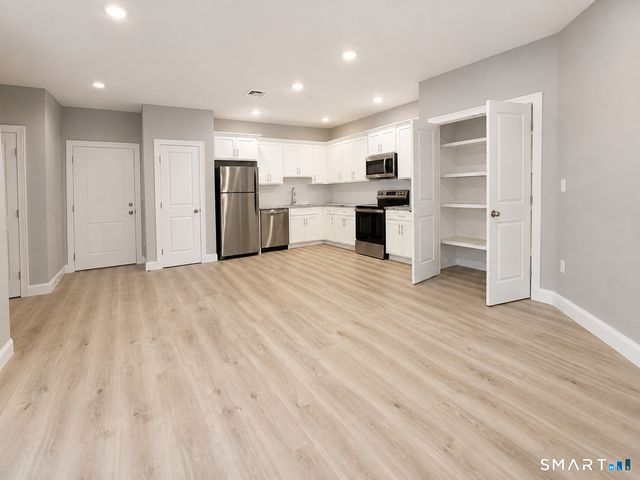 301 Bridgeport Avenue 410, Shelton, CT 06484