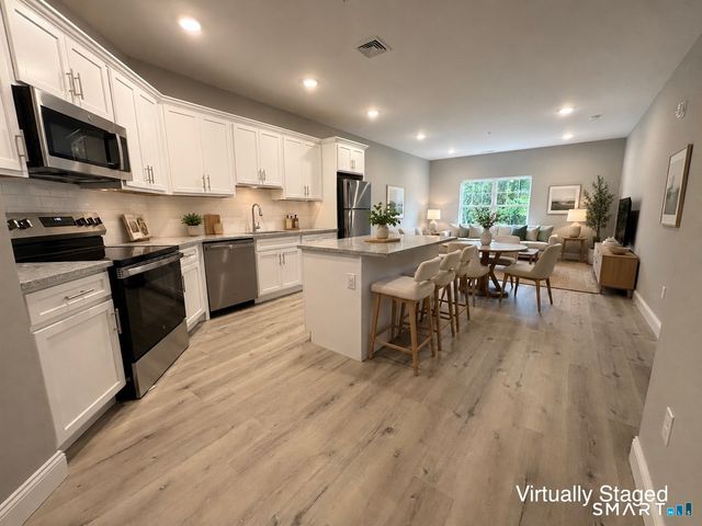 301 Bridgeport Avenue 410, Shelton, CT 06484