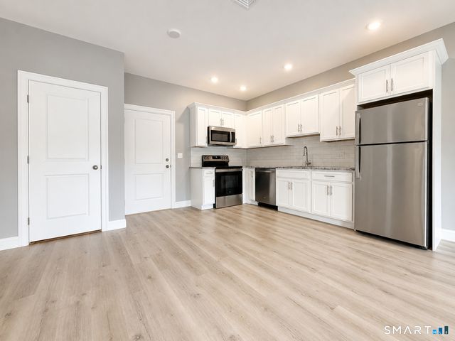 301 Bridgeport Avenue 410, Shelton, CT 06484