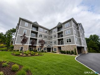 301 Bridgeport Avenue 410, Shelton, CT 06484