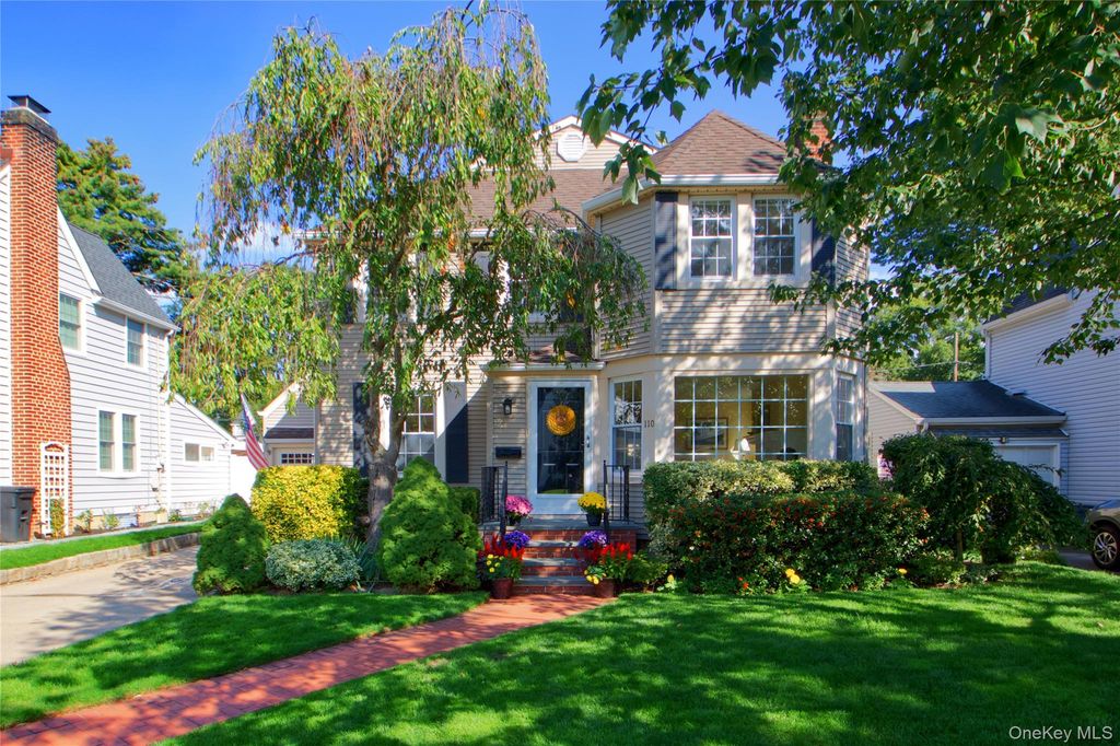 110 Fernwood Terrace, Garden City, NY 11530