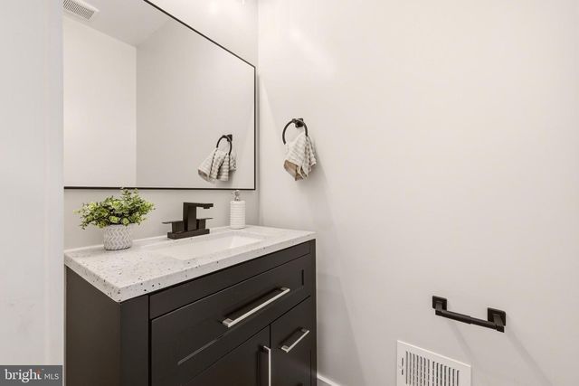 418 ALLISON ST NW, Washington, DC 20011