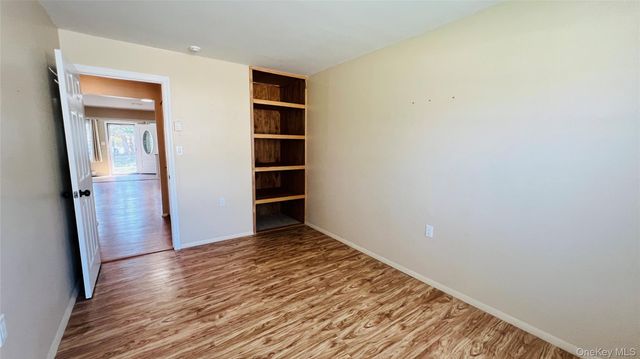 395 Woodbridge Drive 395E, Ridge, NY 11961
