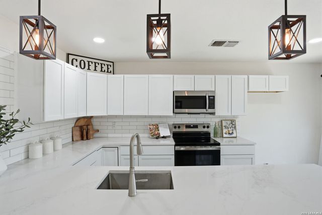 7106 Comanche Ridge Dr, Converse, TX 78109