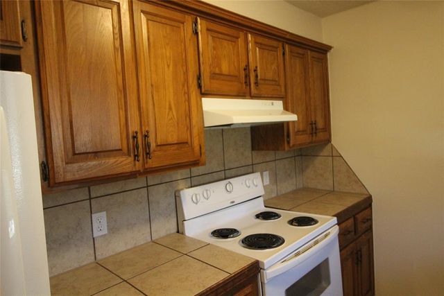 112 NE 12th Street, Moore, OK 73160