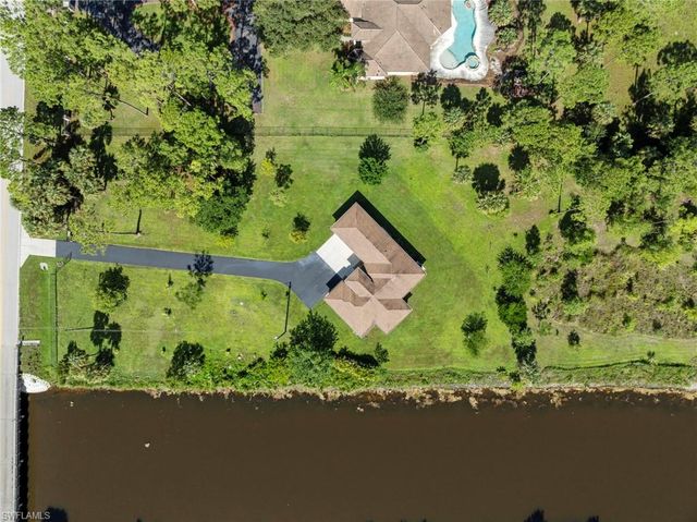 2233 18th AVE NE, Naples, FL 34120