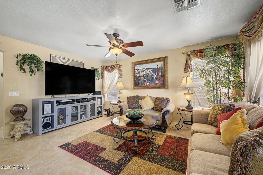 Image 11 of property listing at 2304 E WESCOTT Drive, Phoenix, AZ 85024