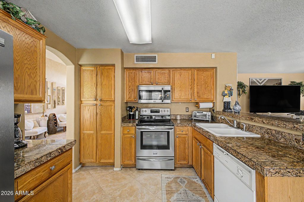 Image 15 of property listing at 2304 E WESCOTT Drive, Phoenix, AZ 85024
