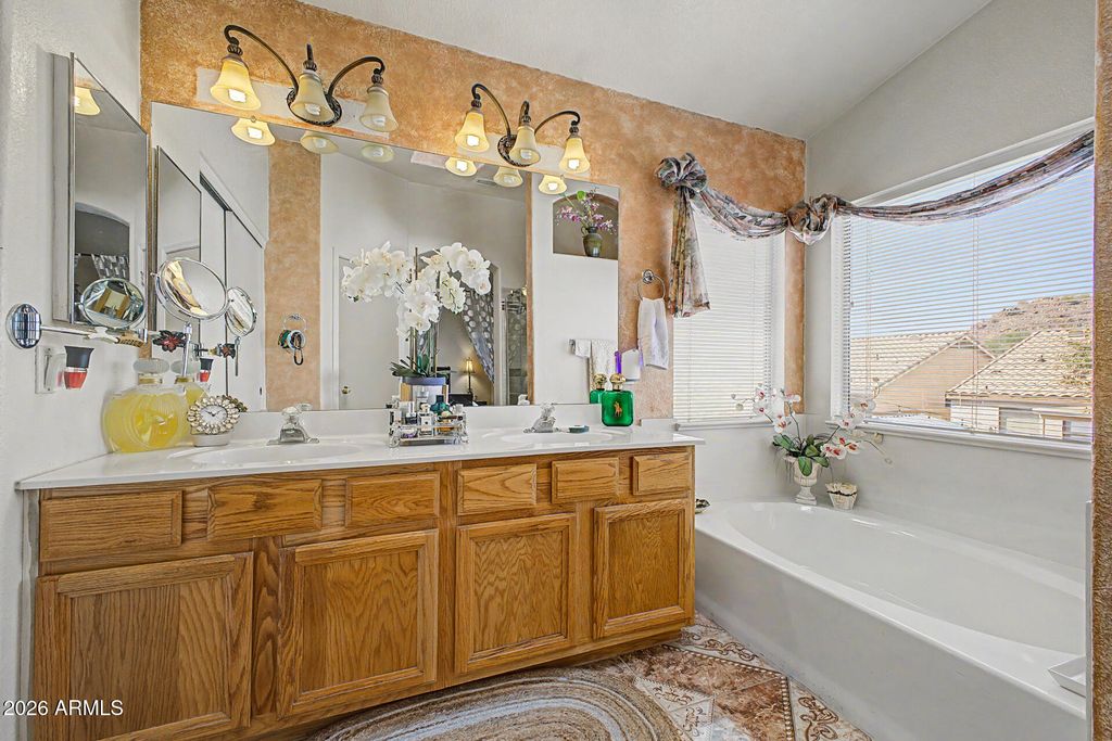 Image 20 of property listing at 2304 E WESCOTT Drive, Phoenix, AZ 85024